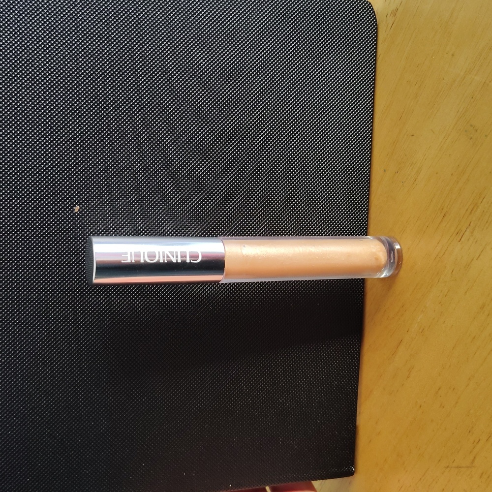 Clinique Glossy Lip Balm - AirKiss Pop - Picture 3 of 3